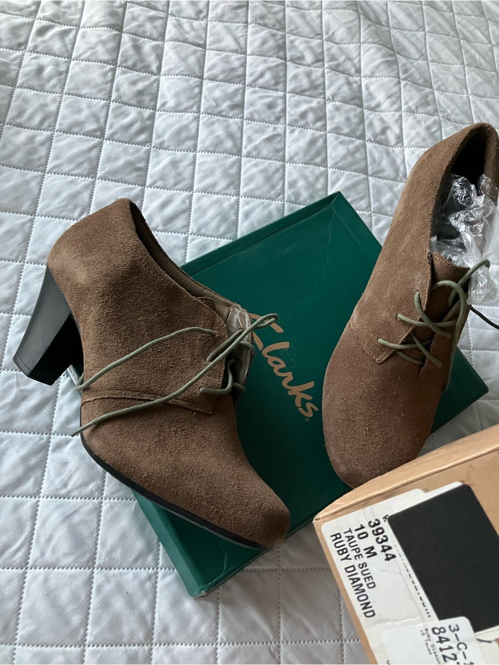 NWT-Clark’s - Ruby Diamond - suede lace up bootie oxfords -women 10